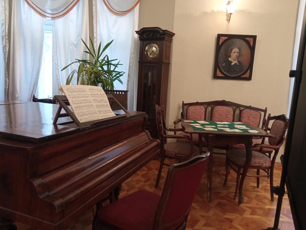 Экскурсия по залу «Старооскольская гостиная. Кон. XIX – нач. ХХ века»