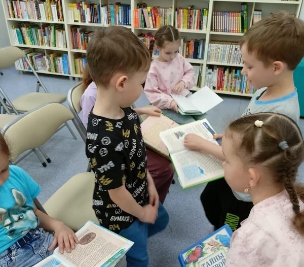 Журнальная карусель «Книг, конечно, есть не мало, только я люблю журналы»