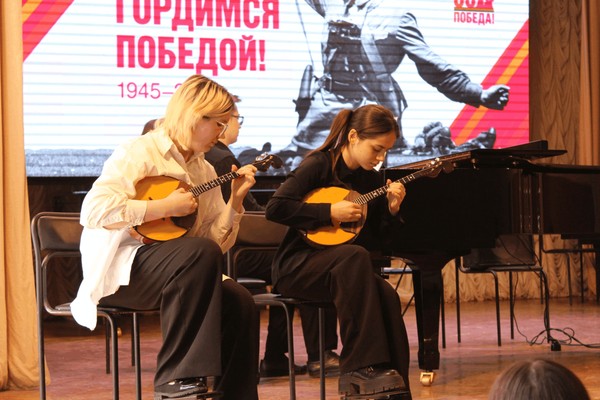 Концерт класса Маюк Т.С. (домра) и класса Вартминской З.А. (гитара)
