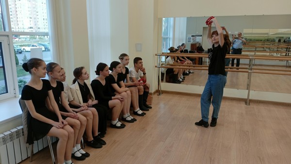 Познавательный час «Незаменимое средство в хореографии»