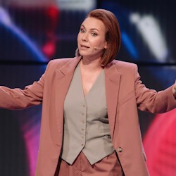 Всплыть наверх, или кулак дружбы