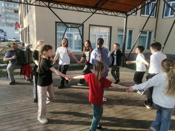 Урок-лекция с показом «Польза русский народных игр на свежем воздухе»