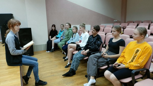 Познавательный час «Русский народный танцевальный костюм»