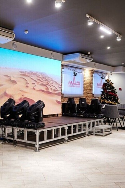 Живая музыка по пятницам и субботам в спорт-баре МАЗ-Dakar