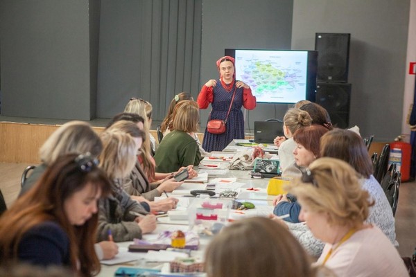 Мастер-класс по изучению и пошиву традиционного наряда Касторенского района