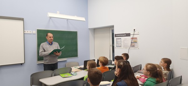 Лекция «Он заставил весь мир петь по-французски»
