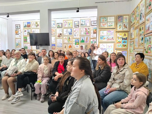 Выставка работ учащихся художественной школы «Ренессанс»