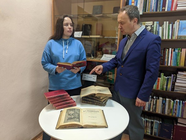 Экскурсия «Вспомним мир старинных книг»