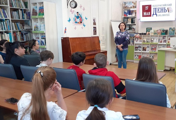 Познавательный час «День за днём в мире книг»