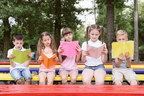 Акция «Книжная радуга на улице Московской»