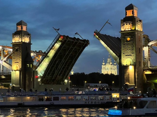 Прогулка «Разводные мосты»