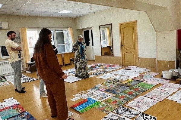 Выставка творческих работ учащихся по итогам годового просмотра
