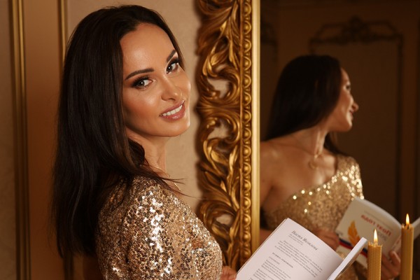 Настя Яковлева. Исцеляющая поэзия при свечах