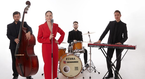Эллен Болсанова и EllenBand