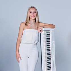 Stradivalenki: «Around the world»