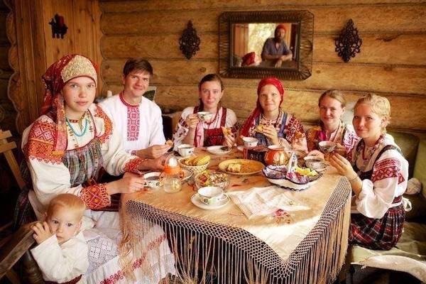 «В каждом доме – свои традиции»: занятие развлечение с творческим элементом