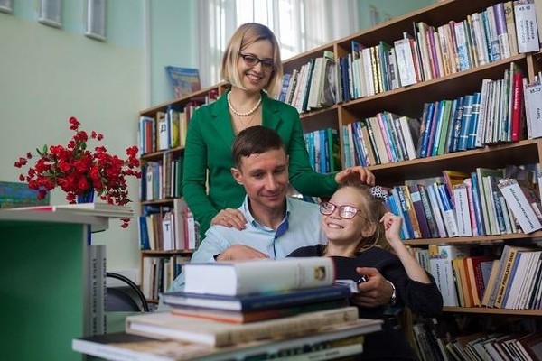 Литературная программа «Эта дружная семья: папа, мама, книжка, Я»