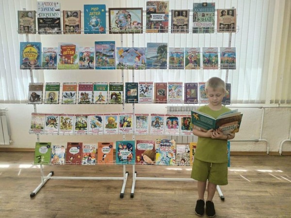 Книжно-иллюстративная экспозиция «Бульвар читающего детства»