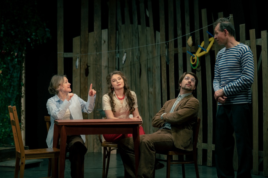 «Дачный роман» спектакль, добрая комедия