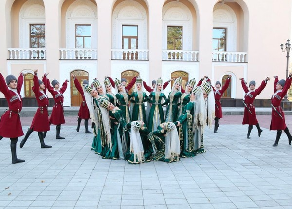 Волжский русский народный хор и Ансамбль «Кабардинка»