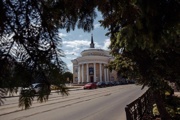 Спектакль «Вечно живые»