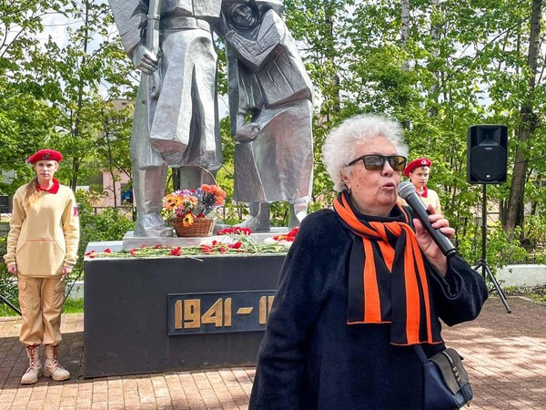 «Неугасима память поколений» митинг с возложением цветов погибшим воинам-томилинцам