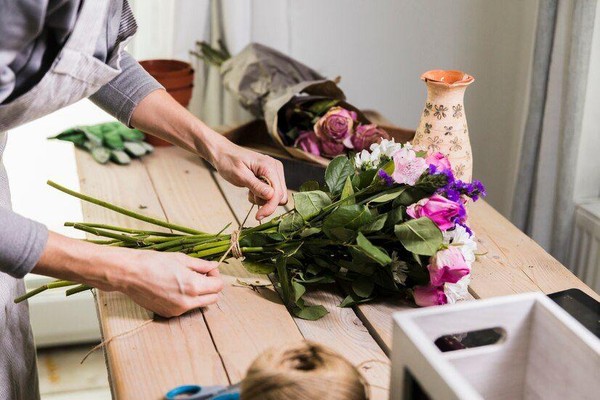 Мастер-класс «Флорист на час: Как сохранить букет свежим»