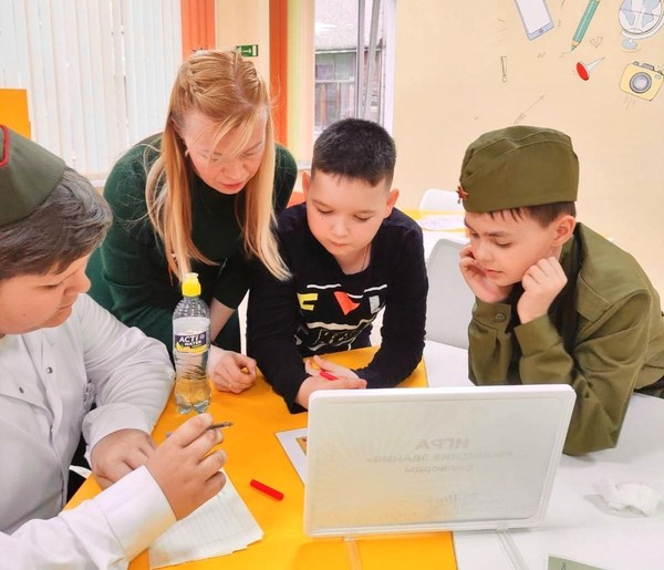 Патриотический час «Спасибо за мир на Земле!»