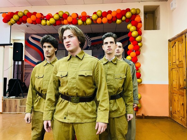 Спектакль «Война, беда, мечта и юность»