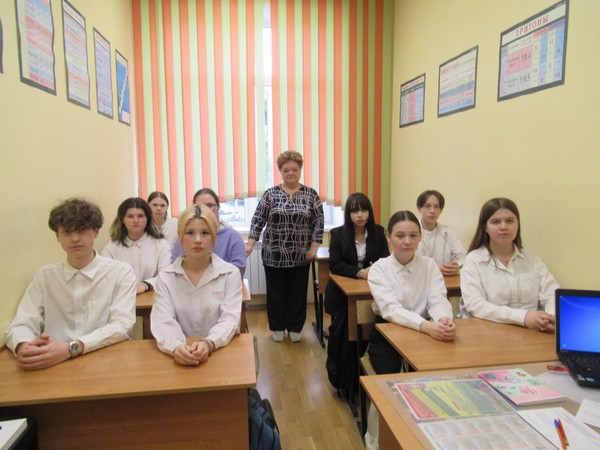 Профилактическая беседа с учащимися школы «Будьте внимательны на дорогах города»