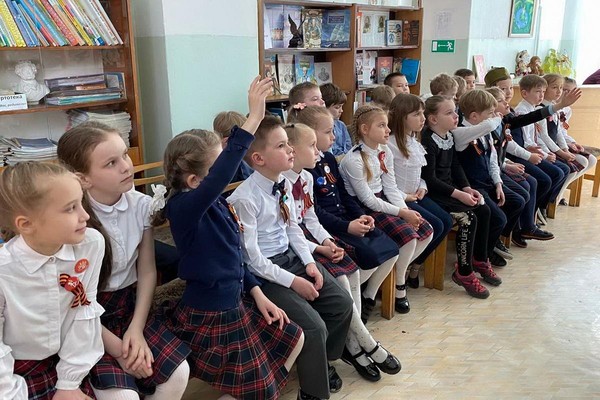 Патриотический час «Мы память пронесём через века»