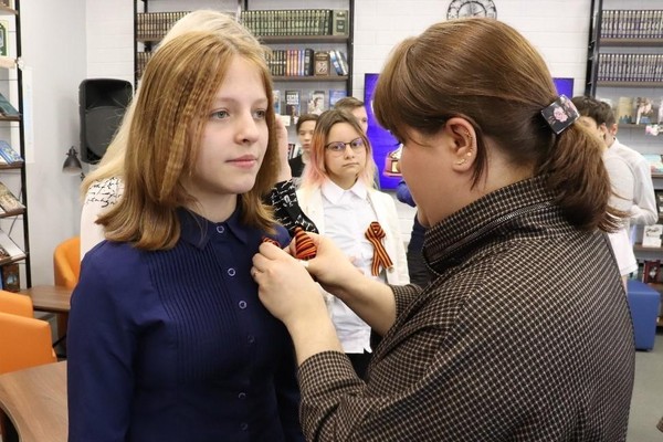 Патриотическая акция «Георгиевская ленточка – каждому читателю»