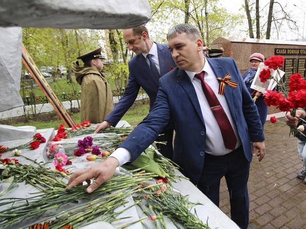 Мы помним! Мы гордимся! торжественный митинг с возложением цветов к памятнику