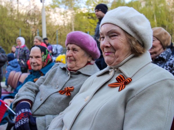 Защитникам Отечества посвящается…!- торжественный митинг с возложением цветов к мемориалу