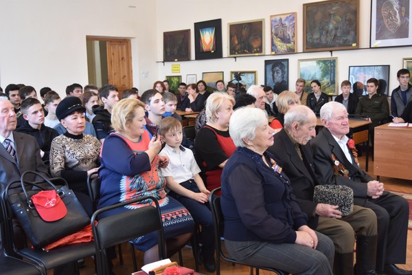 Реквием у памятника «Стихи, рожденные войной» к 80-летию Великой Победы