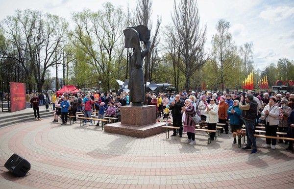 Праздничная программа «Победа у каждого в сердце»