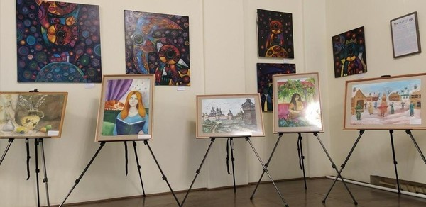 Выставка рисунка и ДПИ «Мир детства»