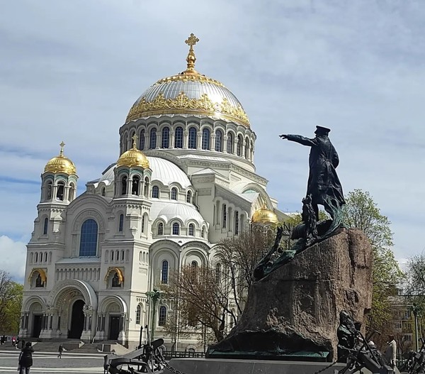 Экскурсия в Кронштадт на автобусе плюс теплоходная прогулка вдоль фортов