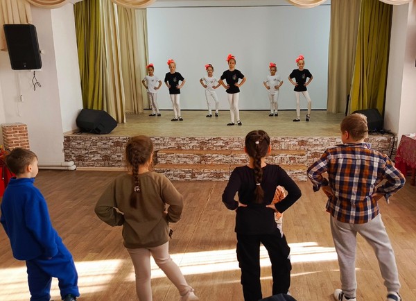 Праздничная программа, посвященная Дню защиты детей «Здравствуй, лето!»