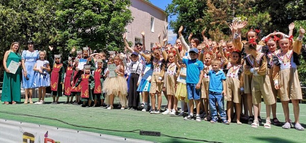 концертно-развлекательная программа, посвящённая Дню защиты детей и 100-летию Международного детского центра «Артек»