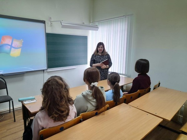 Классный час «Синь России»