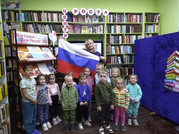 Танцевальный флешмоб, посвященный Дню России