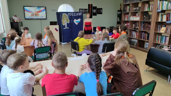 Познавательно-игровой час «Люблю тебя, моя Россия»