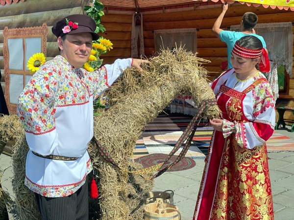 Интерактивная площадка «Русское подворье» в рамках фестиваля «Мост дружбы»