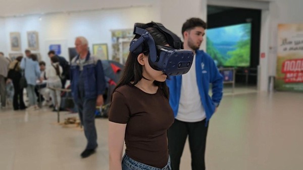 Путешествие по миру виртуальной реальности на специальной VR-Арене