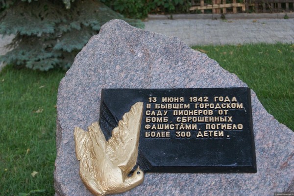 Беседа «Белые птицы», посвящённая детям, погибшим в саду пионеров в период ВОВ 1941–1945 гг