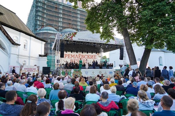 Программа «Песни, рожденные сердцем»