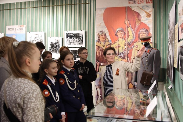 Экскурсия в Палатах Иосифа Золотого и по выставке «Весна 45-го»