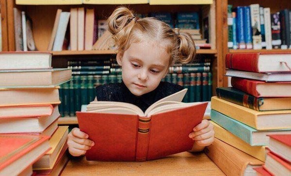 Литературный калейдоскоп «Книги любим мы читать и героев узнавать»