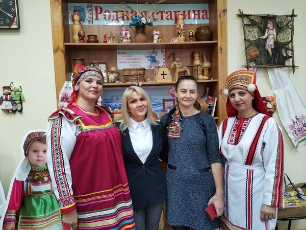 «Ёвксонь кужо»: иллюстративная выставка